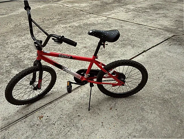 Mongoose L100 20 in BMX Bike 1-Speed Coaster Brake Red/Black/White Kickstand